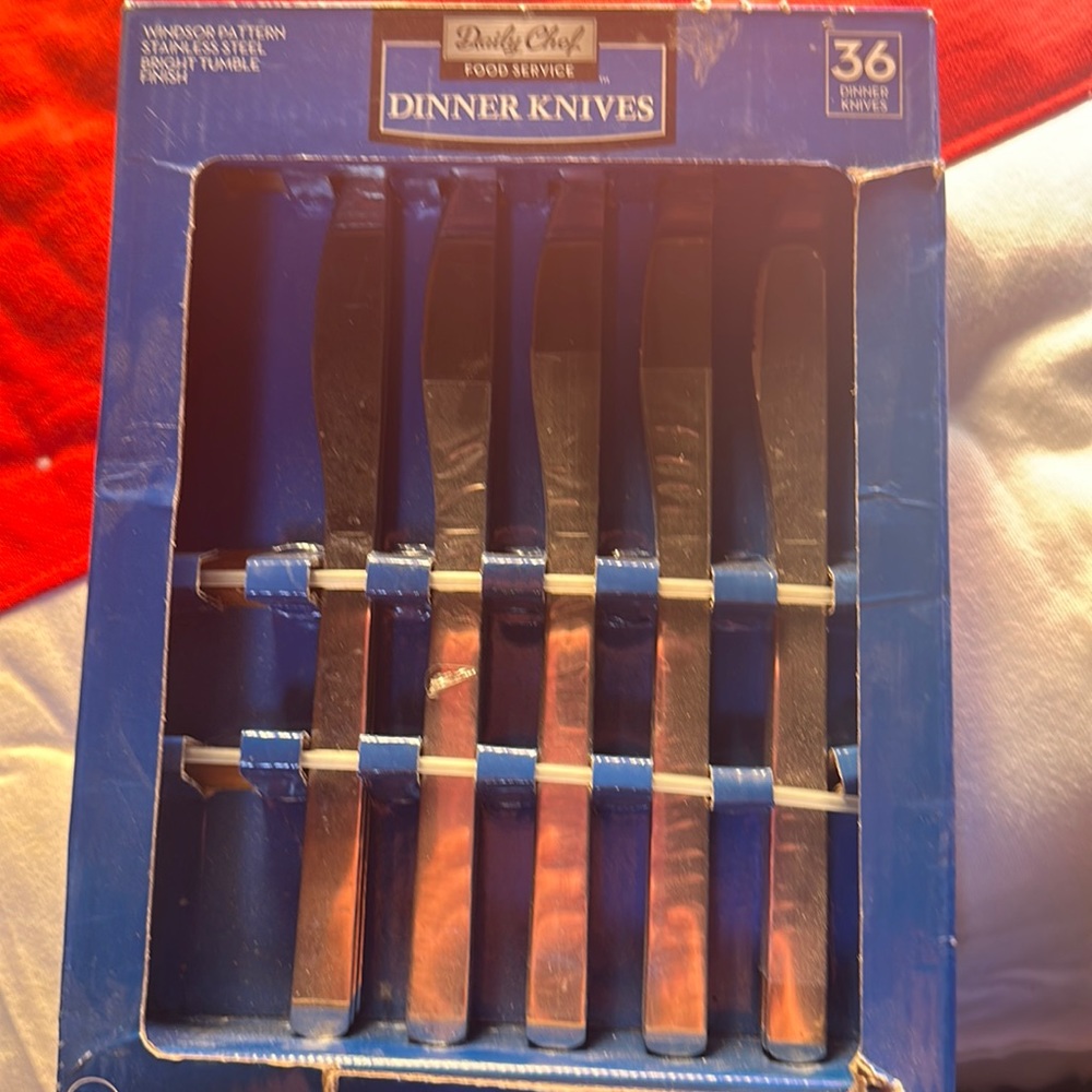 DINNER KNIVES 36 dinner knives Windsor pattern